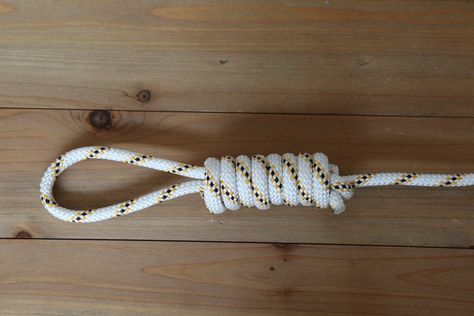 HOW TO TIE A HANGMAN'S KNOT | Yachting News It Magazine, Long Rope, Thick Rope, Paracord, Wrap Bracelet, Knot, Two By Two, Beaded Bracelets, Magazine