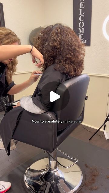 Marissa Lanae - Curls, Beauty, Lifestyle on Instagram: "Haircut FAQs below:   What is the name of your haircut? - it doesn’t actually have a name! There are some amazing curly cuts out there like the rizo cut, the deva cut, the ouidad cut etc. but this doesn’t fall under any of those.   So how do I ask for this cut?  - the best advice I can give you is to bring your stylist pictures and videos of your overall hair shape goal.   - When describing it, I would ask for a round shape with layers that start around the cheek bone and taper down + face framing.   How often do you get a haircut?  - when it’s short and I want to maintain this shape, I go in for a trim about every 3 months   Is your stylist taking on new clients?  - she is! If your in the Waco/Central Texas area and would like to boo Framing Curly Haircut, Curly Hair Layered Haircut Short, Curl Hair Short Haircut, How To Ask For A Curly Haircut, Round Shape Curly Haircut, Curly Haircut Short Layers, Short Layer Curly Haircut, Best Curly Haircuts For Round Faces, Short Layers On Curly Hair