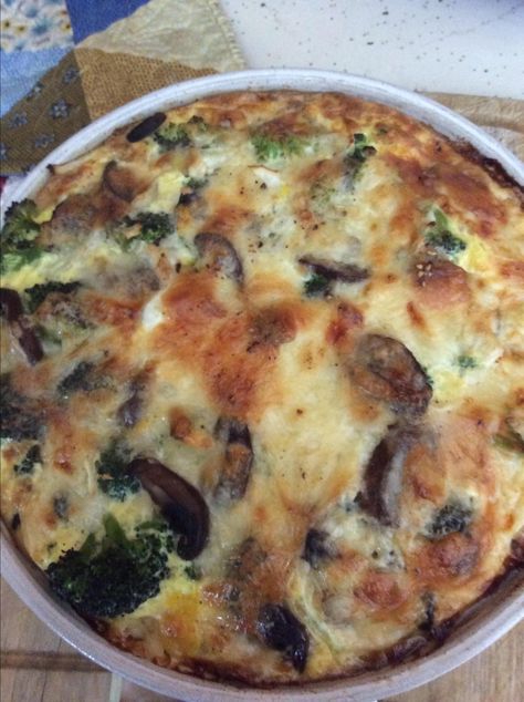 Broccoli Quiche with Mashed Potato Crust Potato Quiche Recipes, Mashed Potato Crust, Quiche With Potato Crust, Potatoes And Sweet Potatoes, Potato Quiche, Quiche Recipes Crustless, Bacon And Cheese Quiche, Vegetarian Quiche, Broccoli Quiche