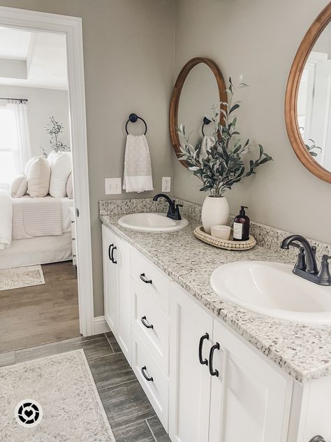 Dual Vanity Decor, Bathroom Two Sinks Decor, Bathroom Decor 2 Sinks, Double Sink Bathroom Ideas Decor Counter Tops, Double Sink Decor Ideas, Bathroom Double Sink Decor, Double Vanity Decor, Master Bath Ideas Decor, Double Sink Decor