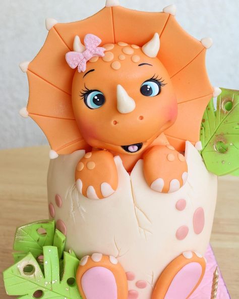 ❤️😍HOLA! | Instagram Baby Dinosaur Cake, Dinosaur Cakes For Boys, Cute Dinosaur Cake, Dinosaur Cupcake Cake, Jurassic World Cake, Rapunzel Birthday Cake, Dinosaur Baby Shower Theme, Dinosaur Birthday Theme, Dragon Cakes