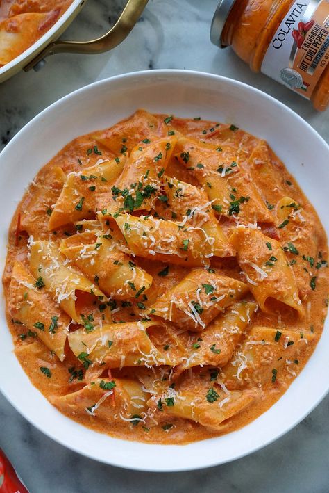 Spicy Cherry Tomato Penne alla Vodka Italian Parsley, Penne Alla Vodka, Vodka Pasta, Alla Vodka, Yummy Comfort Food, Cherry Tomato, Parmigiano Reggiano, Hot Chili, Breakfast Lunch Dinner