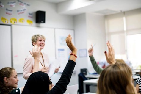 How to Reduce Powerpoint Slides in the Classroom | Edutopia School Lifestyle, Effective Classroom Management, American High School, Positive Learning, Teaching Career, Substitute Teacher, Teacher Education, Special Education Classroom, New Students