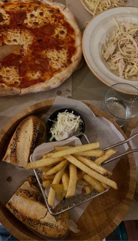 Pizza And Fries, Pizza Aesthetic, Vision 2024, Pizza Fries, Food Italian, Pasta Pizza, Mexican Dinner, Pizza Pasta, Camembert Cheese