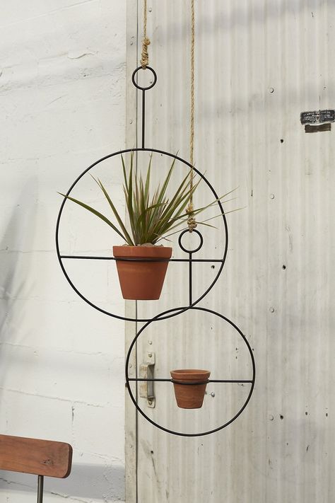 Terra Cotta Plant, Metal Plant Hangers, Hanging Plants Diy, Indoor Plant Wall, Hanging Plant Holder, Hanging Plants Indoor, Hanging Vases, Diy Plant Hanger, Terracotta Planter