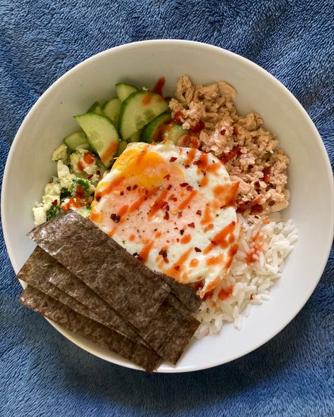 Rice And Eggs Breakfast Japanese, Rice And Boiled Egg, Cucumber Rice Bowl, Salmon Scrambled Eggs, Rice Salmon, Easy Healthy Meal Prep, Healthy Food Dishes, Food Babe, Healthy Food Motivation