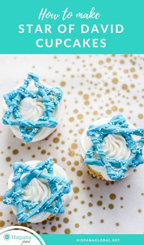 How to make Star of David cupcakes - Hispana Global Hanukkah Baking, Cake Displays, Xmas Desserts, Hanukkah Crafts, Jewish Celebrations, Have A Happy Holiday, Blue Cupcakes, Kid Desserts, Blue Candy