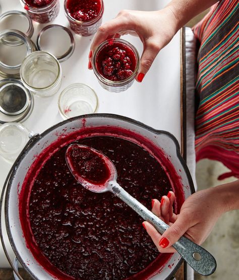 Learn how to jam, pickle, infuse, dry, and ferment (it’s simple, really!). Making Jam, Jam Recipes Homemade, Canning Jam, Jam And Jelly, How To Make Jam, Fruit Jam, Homemade Jam, Sweet Sauce, Jams & Jellies