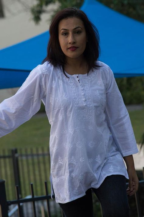 Short Tops With Jeans, Short Tops With Jeans Indian, Short Kurti With Jeans, Hand Embroidered Tunics, Cotton Short Tops, Cotton Dresses Summer, Cotton Tunic Tops, Embroidered Tunic Top, Short Summer Dresses