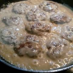 Cream Of Mushroom Hamburger, Mushroom Hamburger Steak, Smothered Steak, Hamburger Steak Recipes, Hamburger Steak And Gravy, Hamburger Steaks, Hamburger Steak, Hamburger Meat Recipes, Cream Of Mushroom