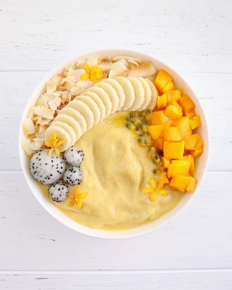 passionfruit mango smoothie 💛✌🏼🌼 Would you try this yellow smoothie bowl? 💭 This one is a bit different than my typical bowls ✨ Yay or nay?…” Yellow Smoothie Bowl, Yellow Smoothie, Mango Smoothie Bowl, Kreative Snacks, Smoothie Bowl Recipe, Mango Smoothie, Yay Or Nay, Exotic Food, Smoothie Recipe