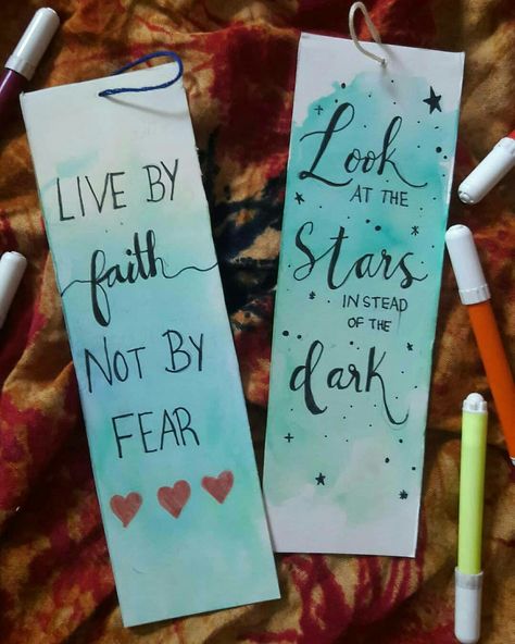 Handmade easy bookmark Motivational Quotes Bookmarks, Homemade Bible Bookmarks, Book Mark With Quotes, Bookmark Ideas Aesthetic Qoutes, Bookmark Ideas Simple, Cute Bookmarks Handmade Easy, Bookmark Ideas With Quotes, Bookmark Quotes Inspiration, Polaroid Drawings