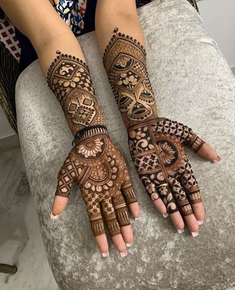 Front And Back Hand Mehndi Designs, Mehendi Designs Engagement, Mehandi Designs For Right Hand, Mehndi Designs For Sisters Wedding, Bridal Sister Mehndi Design, Sister Wedding Mehndi Design, Front Mehendi Designs, Engagement Mehendi Designs, Mehendi Designs For Front Hands