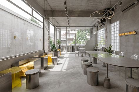 YAMA Coffee Shop Galerisi / KSOUL Studio - 6 Cafe Local, Concrete Interior Design, Industrial Cafe, Concrete Interiors, Coffee Brand, Cafe Shop Design, Coffee Shops Interior, Studio Interior Design, Cafe Interior Design