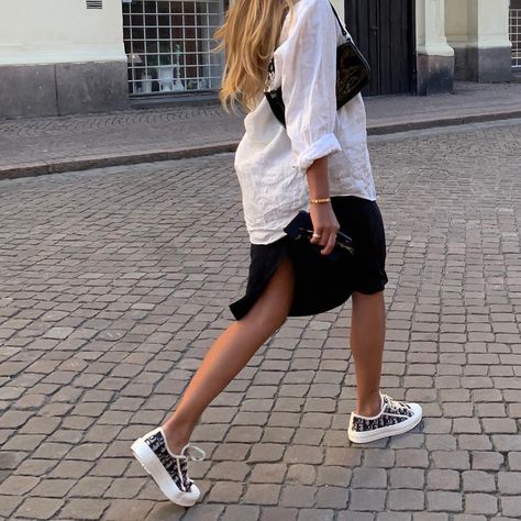 MATILDA DJERF on Instagram: “🌙🌙” Dior Sneakers Outfit, Soiree Outfit, Sneaker Outfits Women, Dior Sneakers, Mama Style, Fashion Revolution, Todays Outfit, Sneakers Outfit, Fall Fashion Outfits