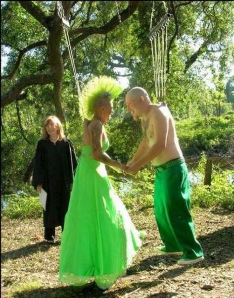 Worst Wedding Photos, Punk Wedding, Funny Wedding Pictures, Wedding Fail, Funny Wedding Photos, Unusual Weddings, Funny Wedding, Japanese Gardens, Amazing Weddings