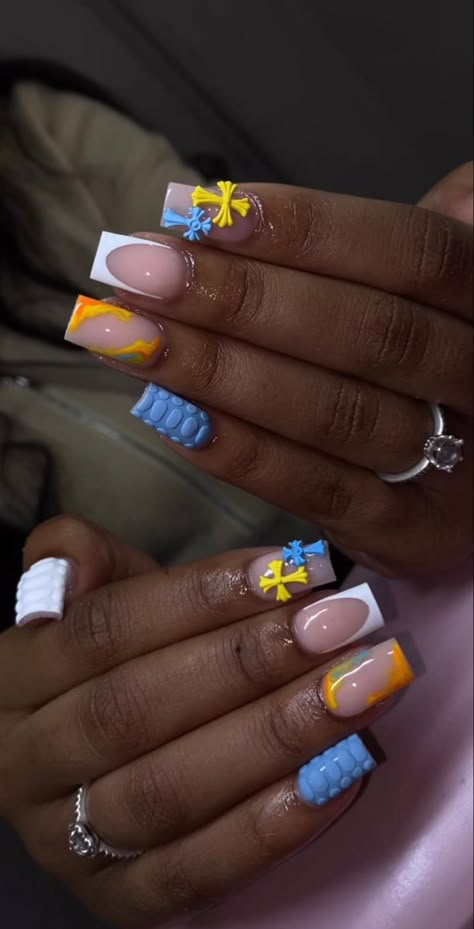 Acrylic Nails Short Design Art Ideas, Cute Short Nail Sets Black Women, Nail Designs For Black Girls Style, Acrylic Nail Set Short, Nails Acrylic Trendy 2023, Mid Length Nail Ideas, Orange Birthday Outfits Black Women, Short Cute Birthday Nails, Under Nail Design