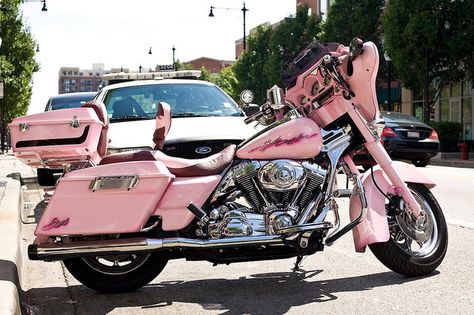 Pink Harley Davidson Motorcycle Girly Harley Davidson Motorcycle, Motocykle Harley Davidson, Pink Harley Davidson, Harley Motorcycles, Pink Motorcycle, Motos Harley, Harley Bikes, Biker Chic, Hot Bikes