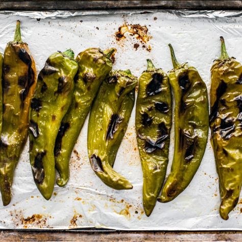 How to Roast Hatch Chiles #hatchchiles #greenchiles #roastedpeppers #howto #roastedhatchchiles #hatchpeppers #mexicanfood Roasted Hatch Peppers, Fire Roasted Hatch Chili Recipes, Oven Roasted Hatch Chiles, Roasted Hatch Chile Recipes, How To Roast Hatch Green Chiles, Hatch Peppers, Ground Turkey Tacos, Roasted Jalapeno, Hatch Green Chile