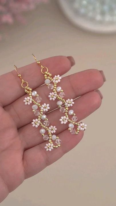 DIY Earrings | Handmade Earrings wit Beads | How to Make Simple Daisy Chain Flower Earrings | Handmade Seed Bead Flower Earrings Tutorial | Beading Pattern E... Seed Bead Flower Jewelry, Homemade Earring Ideas, Seed Bead Earrings Patterns, Flower Earrings Tutorial, Seed Bead Flower Earrings, Homemade Jewelry Ideas, Bead Flower Earrings, Diy Earrings Pearl, Seed Pearl Jewelry