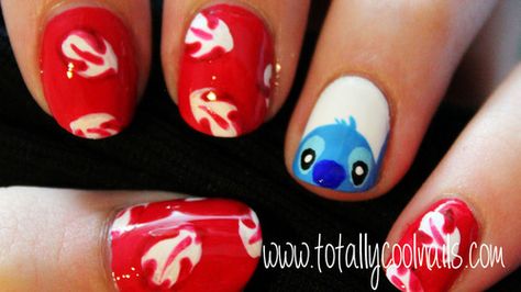 Lilo/Stitch Nails. Really cute, be careful of paint getting too thick on eyes. Stitch Nail Art, Nails Animals, Stitch Nails, Geeky Nails, Frozen Nails, Nails Disney, Disney Nail Designs, Stitch Party, Lilo Und Stitch