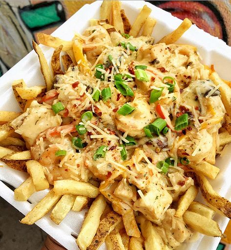 19 French fry creations prove fries are the perfect food Alfredo Fries, French Fry Recipes, Quick Meals To Cook, Chicken And Shrimp Alfredo, Bacon Cheese Fries, Cowboy Food, Easy Quick Meals, Delicious Potatoes, Fries Chicken