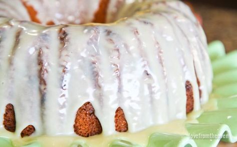 White Chocolate Cake Recipe White Chocolate Bundt Cake, Good Chocolate Cake, White Chocolate Desserts, Milk Chocolate Recipes, Easy Bundt Cake, Love From The Oven, Chocolate Bundt, White Chocolate Cake, White Choc