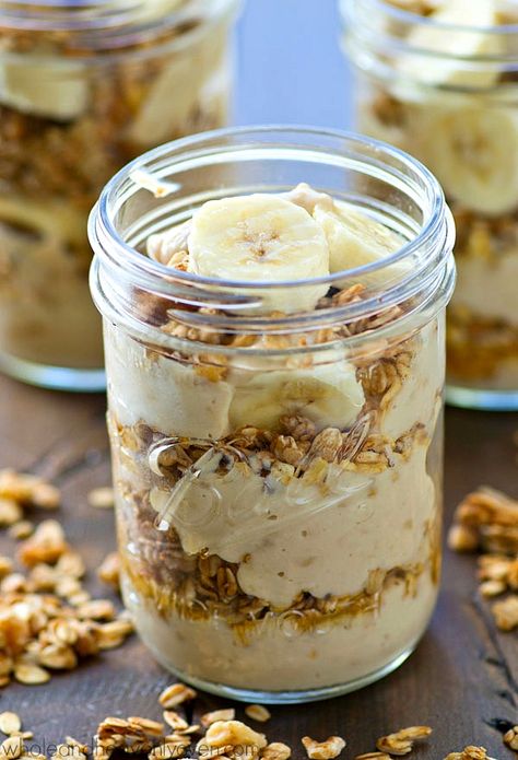 These loaded breakfast granola parfaits are like eating dessert for breakfast! No one will ever guess that it's healthier for you. Picnic Food Ideas Vegetarian, Picnic Food Ideas For Kids, Food Ideas Vegetarian, Healthy Picnic Foods, Breakfast Picnic, Vegan Picnic, Picnic Food Ideas, Healthy Picnic, Picnic Desserts