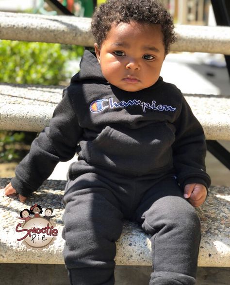 5,440 Likes, 55 Comments - SmootiePie (@lovesmootiepie) on Instagram: “Good Morning from CUDDLES🐻😘🐻.....Also follow @smootiepieorganics” Black Baby Boys, Baby Boy Swag, Cute Mixed Babies, Cute Black Babies, Beautiful Black Babies, Baby Swag, Adorable Babies, Mixed Babies, Black Babies