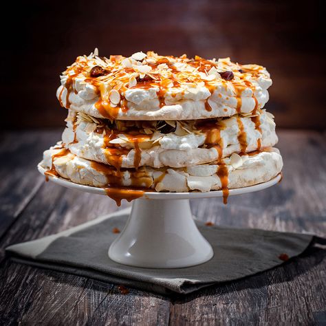 Salted Caramel & Almond Pavlova Stack Polish Desserts, Pavlova Recipe, Salted Caramel Sauce, Creamed Eggs, Pavlova, Salted Caramel, Serving Plates, Tray Bakes, Cake Stand