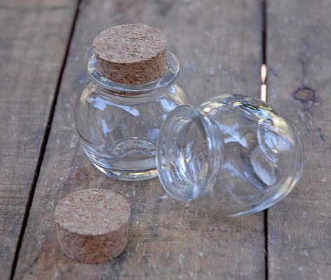 Mini Glass Jars, Honey Jars, Honey Pots, Flowers And Candles, Vases For Flowers, Small Glass Jars, Gift Wrapping Inspiration, Mini Bottle, Mini Jars