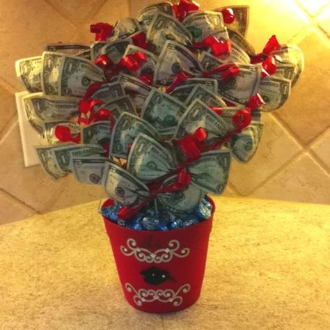 Money Tree Ideas, Creative Ways To Give Money, Ways To Give Money, Money Birthday, Money Cakes, Gifting Money, Money For Christmas, Money Leis, Graduation Money Gifts