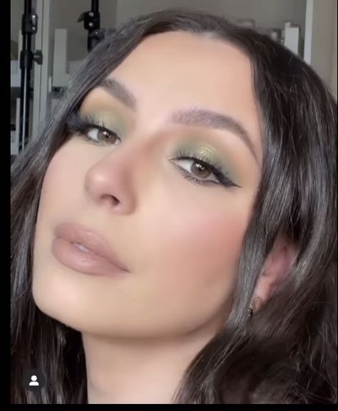 Makeup Look For Light Green Dress, Makeup Light Green Dress, Light Green Dress Makeup Ideas, Green Gown Makeup Look, Light Green Dress Makeup, Olive Green Eye Makeup, Light Green Makeup Looks, Olive Green Makeup Look, Olive Green Makeup