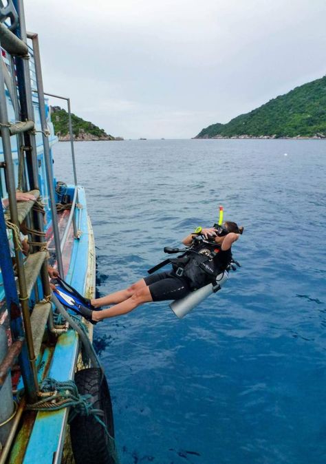 Getting your scuba diving certification in Koh Tao, Thailand Backpacking In Thailand, Philippines Diving, Scuba Diving Philippines, Thailand Scuba Diving, Thailand Koh Tao, Diving Thailand, Indonesia Scuba Diving, Southeast Asia Backpacking, Backpacking Southeast Asia