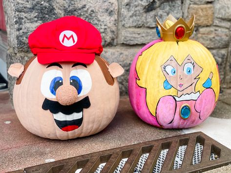 Painted Super Mario and Princess Peaches pumpkins Princess Peach Pumpkin Painting, Super Mario Pumpkin Painting, Super Mario Pumpkin, Mario Pumpkin Painting, Mario Pumpkin, Peach Paint, Mario And Princess Peach, Pumpkin Contest, Preschool Class