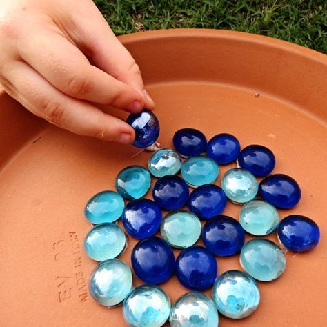 Make A Bird Bath, Birmingham House, Outdoor Yard Ideas, Bird Ideas, Make A Bird, Homestead Decor, Bath Garden, Bird Water, Goth Garden