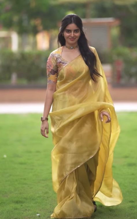 Tissue Saree For Wedding, Full Sleeve Blouse Designs Saree Indian Weddings, Yellow Pattu Saree Wedding, Tissue Saree Blouse Designs, Kushitha Kallapu, Classy Sarees, Classy Saree, Saree Styling, Blue Blouse Designs