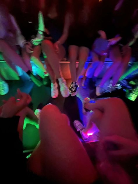 Party Bus Sweet 16, Party Bus Ideas Birthday, Party Bus Ideas, Party Bus Birthday, Vida Aesthetic, Bus Ideas, Glow Birthday Party, Risky Pictures, Core Memories