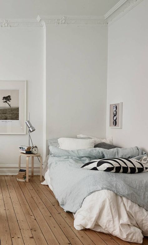 - ̗̀ it's a beautiful day ̖́- Single Bedroom, Ideas Hogar, Wooden Floors, Single Bed, White Wall, Dream Bedroom, Bedroom Inspo, My New Room, Home Fashion