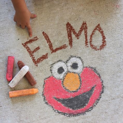 Elmo chalk art Chalk Wall Art, Street Chalk Art, Fun Chalk Art, Chalk Design, Chalk Wall, Sidewalk Chalk Art, Sidewalk Art, Chalk It Up, Chalk Drawings