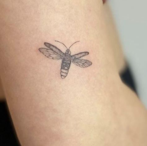 Lightbug Tattoo, Cute Firefly Tattoo, Firefly Tattoo Simple, Lighting Bug Tattoo, Lightning Bug Tattoo, Firefly Tattoo, Tattoo Shading, Light Tattoo, Bug Tattoo