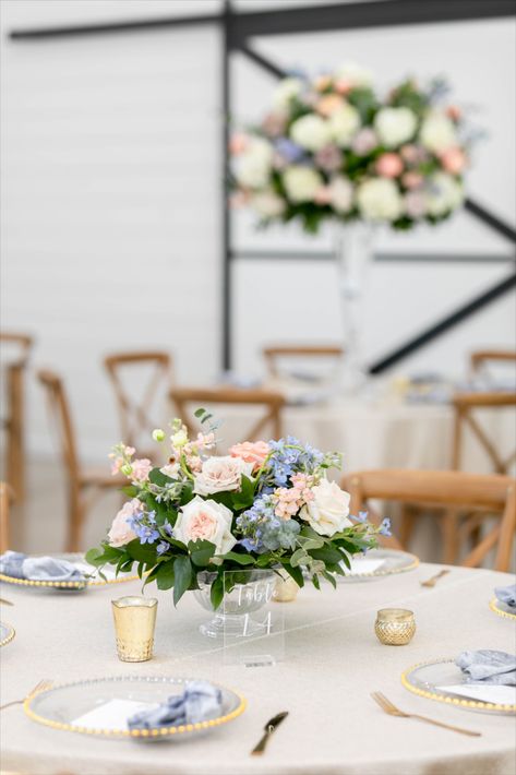 Floral Compote Centerpiece, Spring Wedding Decorations Centerpieces, Blue And Blush Wedding Centerpieces, Pink And Blue Centerpieces, Wedding With Hydrangeas, Spring Wedding Centerpiece Ideas, Light Blue And Peach Wedding, Low Centerpieces Wedding, Pastel Wedding Centerpieces