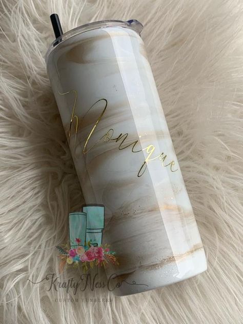 Marble inspired Tumbler | Gold and White Marble Design | Personalized Tumbler | Gift for Her | Custo 40oz Tumbler Ideas, Vaso Yeti, Tumbler Cups Personalized, White Tumbler, White Marble Design, Glitter Tumbler Cups, Cup Crafts, Custom Tumbler Cups, Tumbler Cups Diy