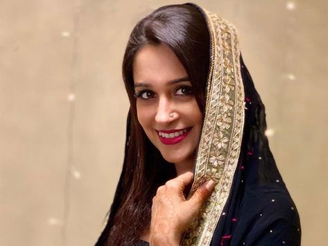 Dipika Kakkar, Dipika Kakar, Midnight Blue Suit, Ethnic Suit, Bollywood Posters, Serial Actress, Tik Tokers, Curl Lashes, Fashion Goals