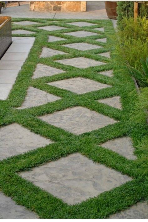 Low Maintenance Backyard, Pavers Backyard, Cement Patio, Stepping Stones Diy, Concrete Patios, Flagstone Patio, Garden Stepping Stones, Patio Landscaping, Garden Pathway