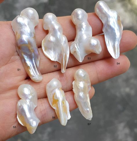 25-50mm Baroque pearl, long pearl, stick pearls, natural white freshwater pearl, real cultured pearl, Irregular Shape, high luster PB982 Material genuine freshwater pearl, undrilled Qty 1pcs/PKG Length 25-50mm Style S1-27 good luster Please note that it is estimated size More quantity? Wholesale price? Convo us! Mermaid Aesthetic, Art Style Inspiration, White Freshwater Pearl, Real Pearls, Keshi Pearls, Wire Crafts, How To Make Earrings, Tahiti, Baroque Pearls