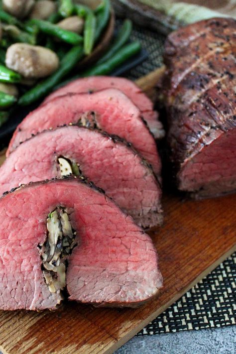 Beef Tenderloin Recipes, Rosemary Chicken, Beef Tenderloin, Easy Lunch Recipes, Sliced Mushrooms, Food Tasting, Food Categories, Breakfast For Dinner, Meat Dishes