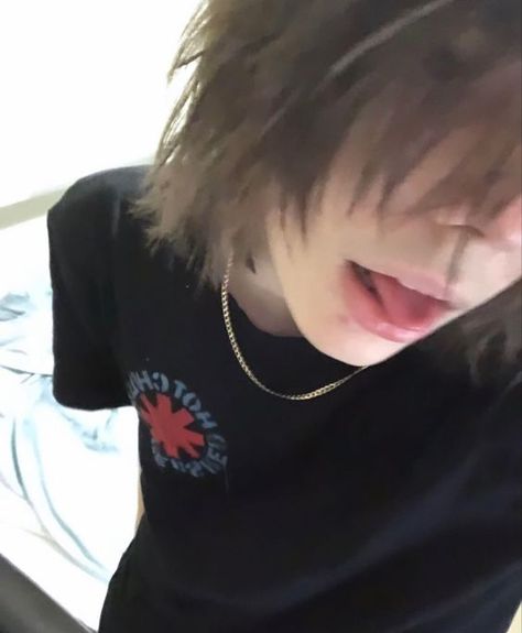 Emo Scene Hair Boy, Scenecore Boy, Emo Boy Aesthetic, Emo Scene Boy, Emo Boy Pfp, Emo Boy Outfits, Short Emo Hair, Emo Haircuts, Emo Emo