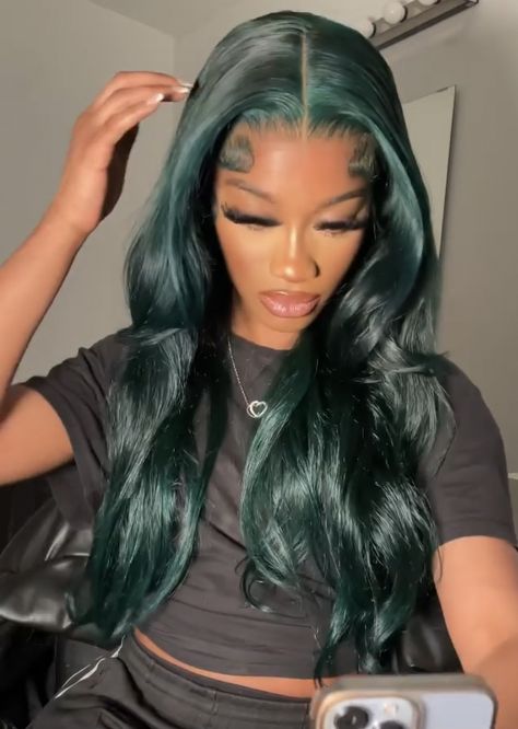 Hunter Green Wig, Dark Green Hair Black Women, Green Hair Black Women, Hunter Green Hair, Green Lace Front Wigs, Dark Green Wig, Weave Hair Color, Grey Hair Color Silver, Emerald Green Hair