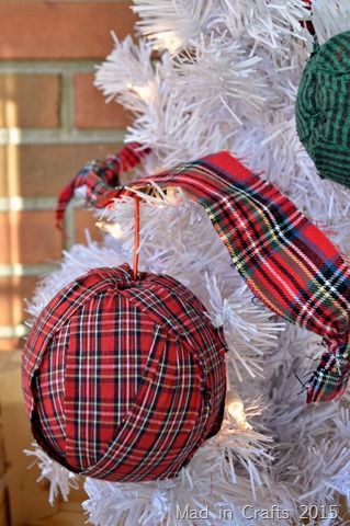 simple plaid rag ornaments Buffalo Check Christmas Decor, Christmas Pillows Diy, Buffalo Plaid Christmas Decor, Christmas Ornaments Patterns, Rustic Christmas Ornaments, Buffalo Plaid Christmas Tree, Diy Christmas Ornaments Easy, Buffalo Check Christmas, Weekend Crafts